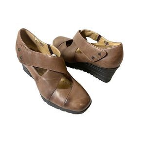 Earth Womens Sz 7.5B Wedge High Heels Snap On Pump Crisscross Brown Leather Shoe